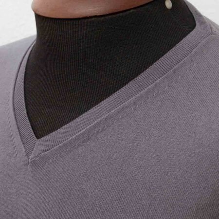 tricot cinza gola V